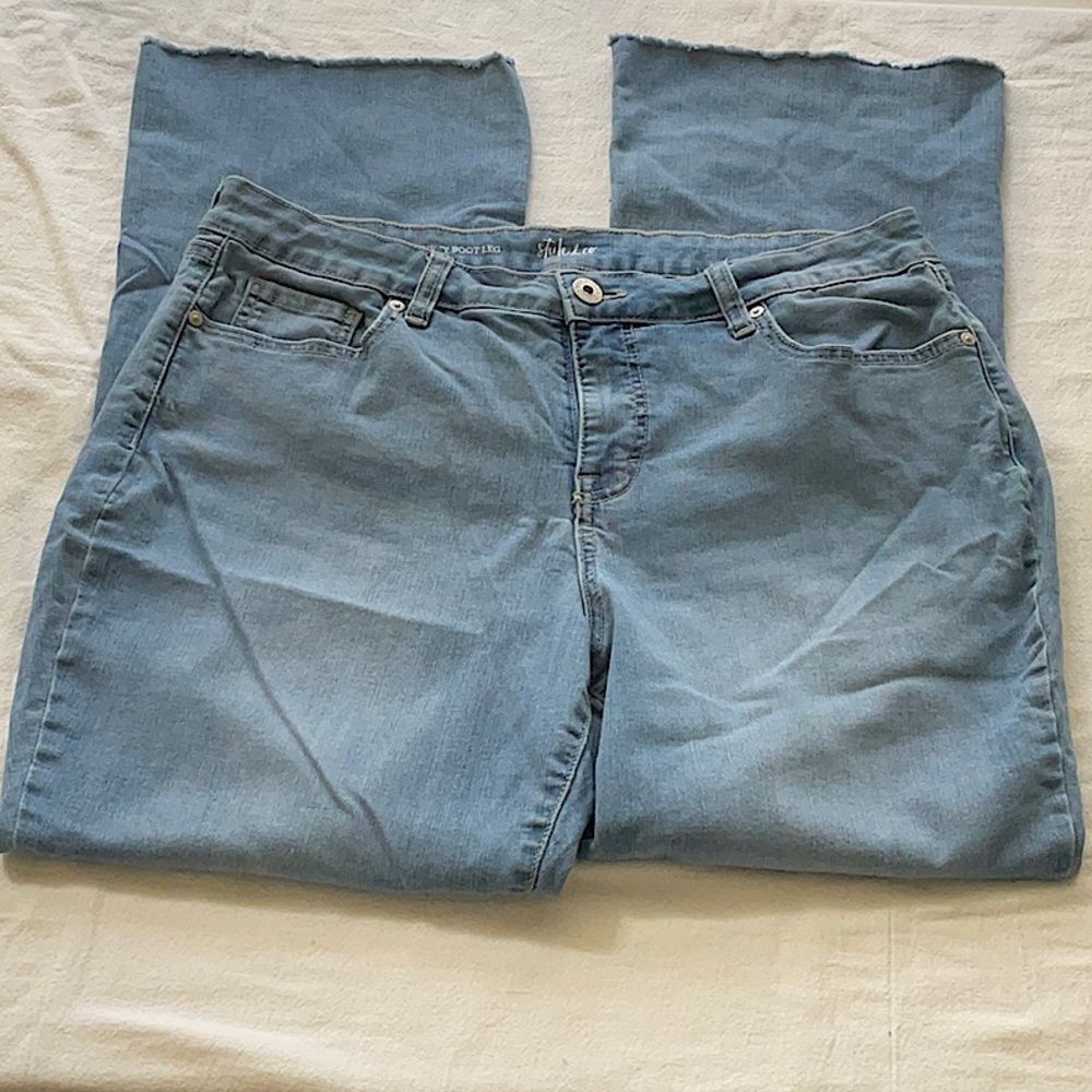 Style & Co. Curvy Boot Leg Light Blue Jeans Size 16P - Picture 3 of 8